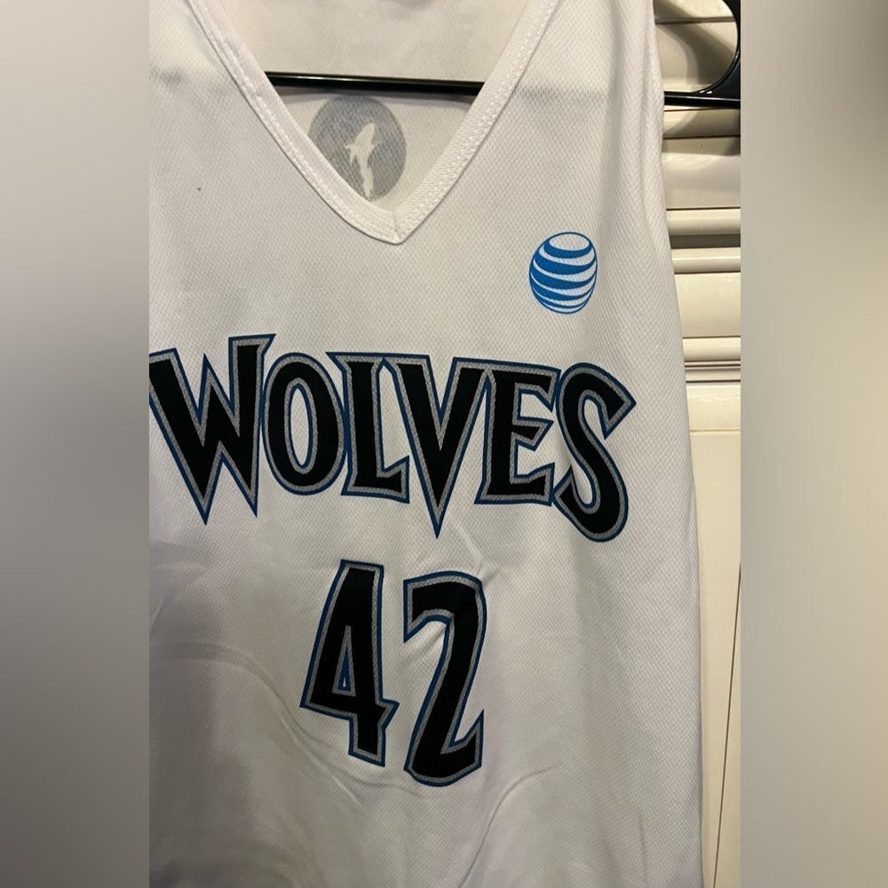 Youth Minnesota Timberwolves Kevin Love  Size 18/20 Jersey (White)